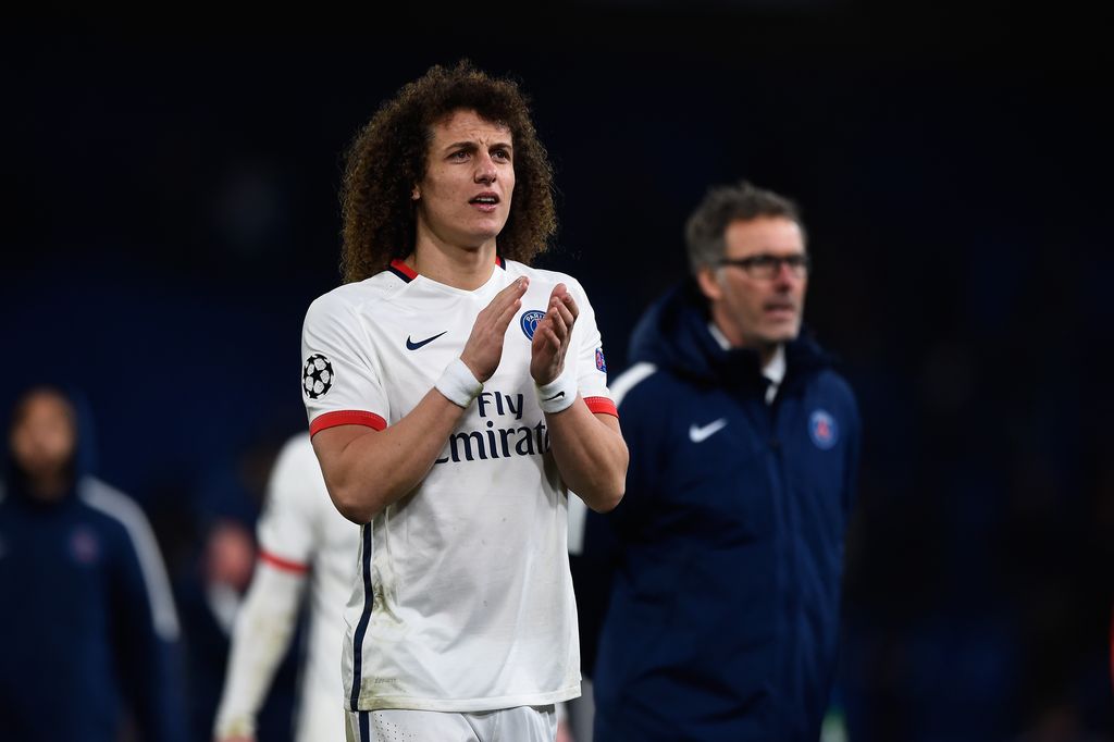 LONDON, ENGLAND - MARCH 09:  David Luiz of PSG and Head Coach Laurent Blanc of PSG applaud the fans following their team's 2-1 victory during the UEFA Champions League round of 16, second leg match between Chelsea and Paris Saint Germain at Stamford Bridge on March 9, 2016 in London, United Kingdom.  (Photo by Mike Hewitt/Getty Images)