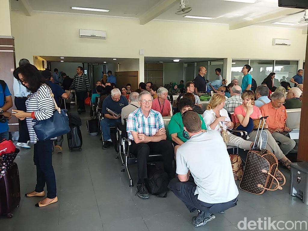 Banyak Turis Asing yang Mengaku Puas Lihat Gerhana di Belitung Banyak Turis Asing yang Mengaku Puas Lihat Gerhana di Belitung