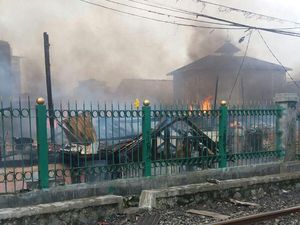 Kebakaran di Pesing Telah Padam, KRL Tangerang-Jakarta Kembali Normal