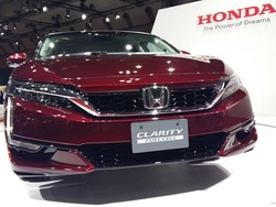 Mobil Hidrogen Honda Clarity Berteknologi Otonom