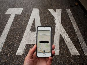 Pemerintah Jamin Izin Uber dan Grabcar Tak Dipersulit Pemerintah Jamin Izin Uber dan Grabcar Tak Dipersulit