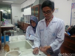 Mahasiswa Teknik UGM Ciptakan Plastik Berbahan Biji Durian