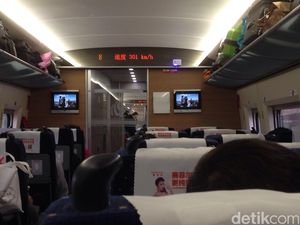 Mencoba Kereta Cepat di China, Seru!