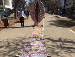 Peringati Hari Perempuan Internasional, Seniman Israel Bikin Instalasi Raksasa