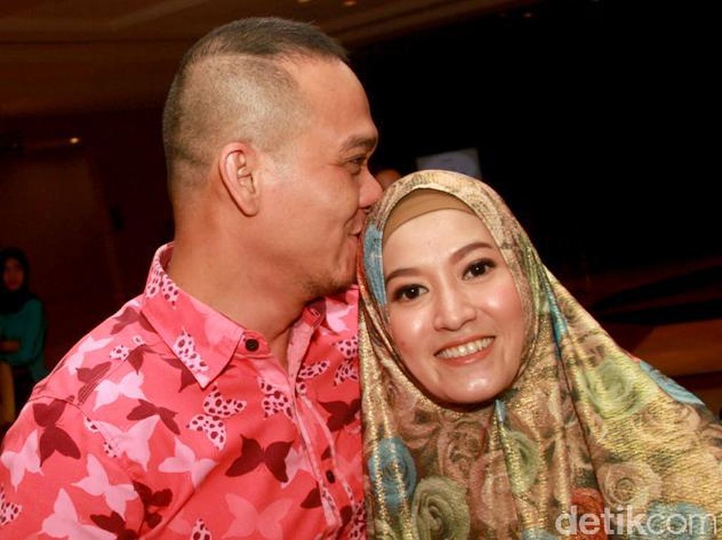 Ultah Pernikahan, Fadlan Perlihatkan Foto Akad dengan Lyra Virna Ultah Pernikahan, Fadlan Perlihatkan Foto Akad dengan Lyra Virna
