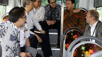 Ahok Jajal Bus Scania