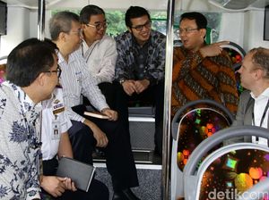 Ahok Jajal Bus Scania