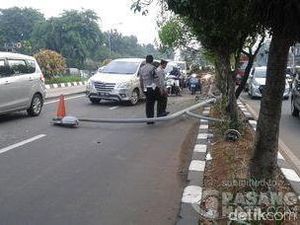 Lampu Jalan Roboh, Lalin Sekitar Matraman Semakin Macet