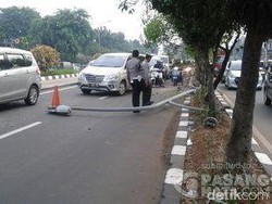 Lampu Jalan Roboh, Lalin Sekitar Matraman Semakin Macet