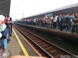 Ada Gangguan, KA Bogor-Cilebut Hanya Gunakan Satu Jalur Ada Gangguan, KA Bogor-Cilebut Hanya Gunakan Satu Jalur