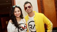 Raffi Ahmad dan Nagita Slavina Pamer Koleksi Busana di IFW 2016
