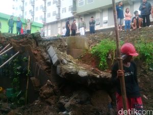 Tembok Apartemen Grand Asia Afrika Bandung Ambruk Timpa Seorang Bocah