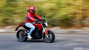 Memacu Motor Listrik Garang, Zero SR