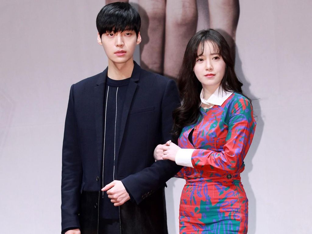 Pacaran Setahun, Ahn Jae Hyun dan Goo Hye Sun Cinta Lokasi di Blood