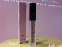 Rollover Reaction, Kosmetik Lokal Terbaru yang Rilis Lipstik Multifungsi