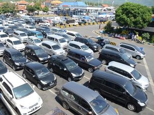 Antrean di Penyeberangan Ketapang Masih Panjang, Mengular Hingga 10 Km