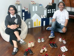 Mojang Bandung Ini Raup Puluhan Juta Rupiah Jualan Sepatu Balita