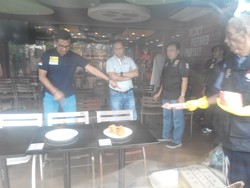 Polisi Olah TKP Meninggalnya Freedi di KFC Taman Semanan Jakbar