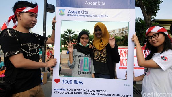 Promosikan Indonesia Lewat Kaos dan Medsos