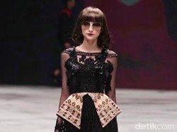 Ivan Gunawan Kawinkan Batik Sidomukti & Tapis Lampung Jadi Busana Modern