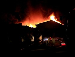 Gudang Plastik di Sidoarjo Ludes Dilalap Api