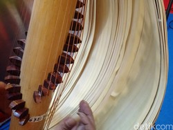 Sasando, Alat Musik yang Menolak Pembekuan Tradisi