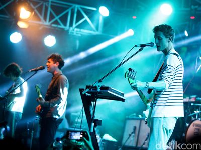 Last Dinosaurs Taklukkan Panggung Music Gallery 2016