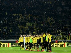 Suporter Meninggal, Youll Never Walk Alone Berkumandang di Kandang Dortmund