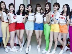 Intip Twice dan G-Friend Bawakan Gee SNSD Intip Twice dan G-Friend Bawakan Gee SNSD