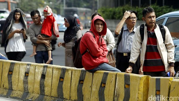 Kopaja Mogok, Penumpang Terlantar
