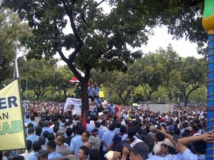 Demo di Balaikota, Ratusan Sopir Taksi Tuntut Ahok Segel Uber cs