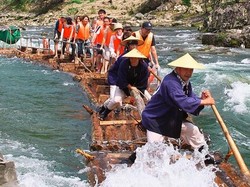 Seperti Indonesia, Jepang Juga Punya Rafting Ekstrem Sambil Berdiri