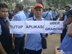 Ahok Akan Tempel Stiker di Taksi Online: Bayar Pajak Juga Dong!