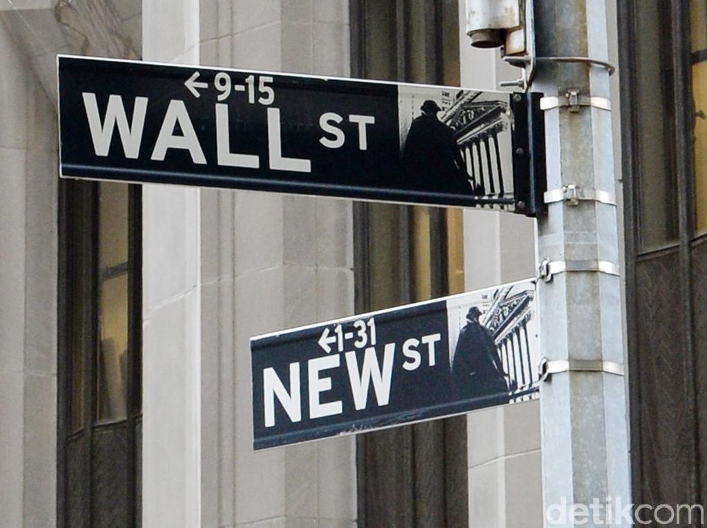 Wall Street Setia Hijau Menanti Dampak Stimulus Jumbo AS