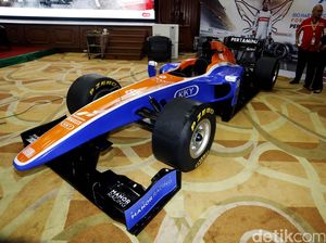 Ini Replika Mobil Balap F1 Rio Haryanto