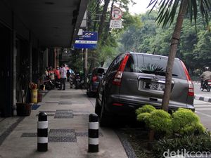 Parkir Sembarangan Bikin Ban Mobil Cepat Rusak Parkir Sembarangan Bikin Ban Mobil Cepat Rusak