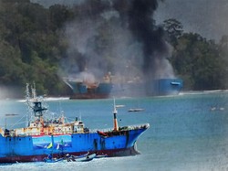 Kapal Pencuri Ikan Buronan Interpol Diledakkan di Pangandaran