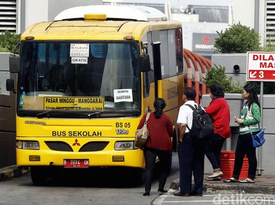 Sopir Angkutan Mogok, Bus Sekolah Angkut Penumpang