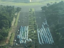 Mogok Massal, Deretan Taksi Parkir di Silang Monas