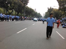 Penumpang Terlantar Lantaran Mogok Massal