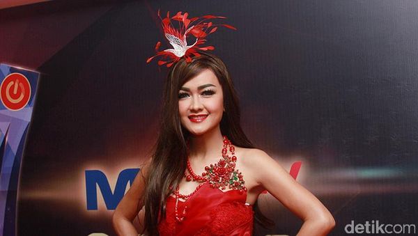 Julia Perez Merah Membara