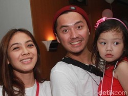 Omesh dan Dian Ayu Urus Anak Tanpa Babysitter