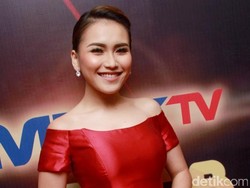 Ayu Ting Ting Tanggapi Pernikahan dan Perceraian Diam-diam Jupe