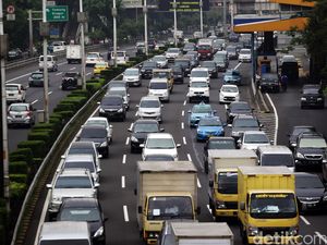 Per 2 Juli Truk Barang dari Tj Priok Dilarang ke Tol Dalam Kota Per 2 Juli Truk Barang dari Tj Priok Dilarang ke Tol Dalam Kota
