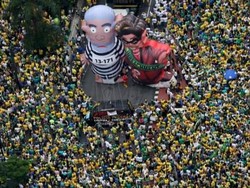 Warga Brasil Gelar Aksi Menuntut Mundur Presiden Rousseff
