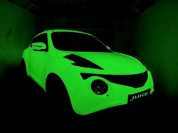 Keren, Mobil Ini Berpendar Warnanya Saat Gelap