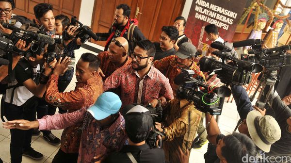 Suami Cathy Sharon Dikawal di Sidang Cerai