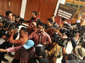 Suami Cathy Sharon Dikawal di Sidang Cerai