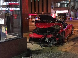 Pengendara Kejang, Ferrari Tabrak Hyundai