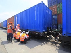 PT KAI Daop 8 Punya Kereta Barang Baru, Kapasitas Angkut Lebih Banyak